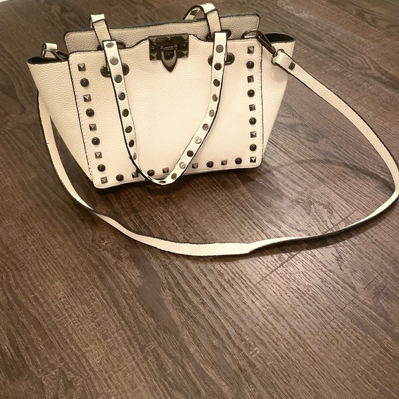 Handbags - STUDDED HANDBAG 👜 NWOT 🏷️